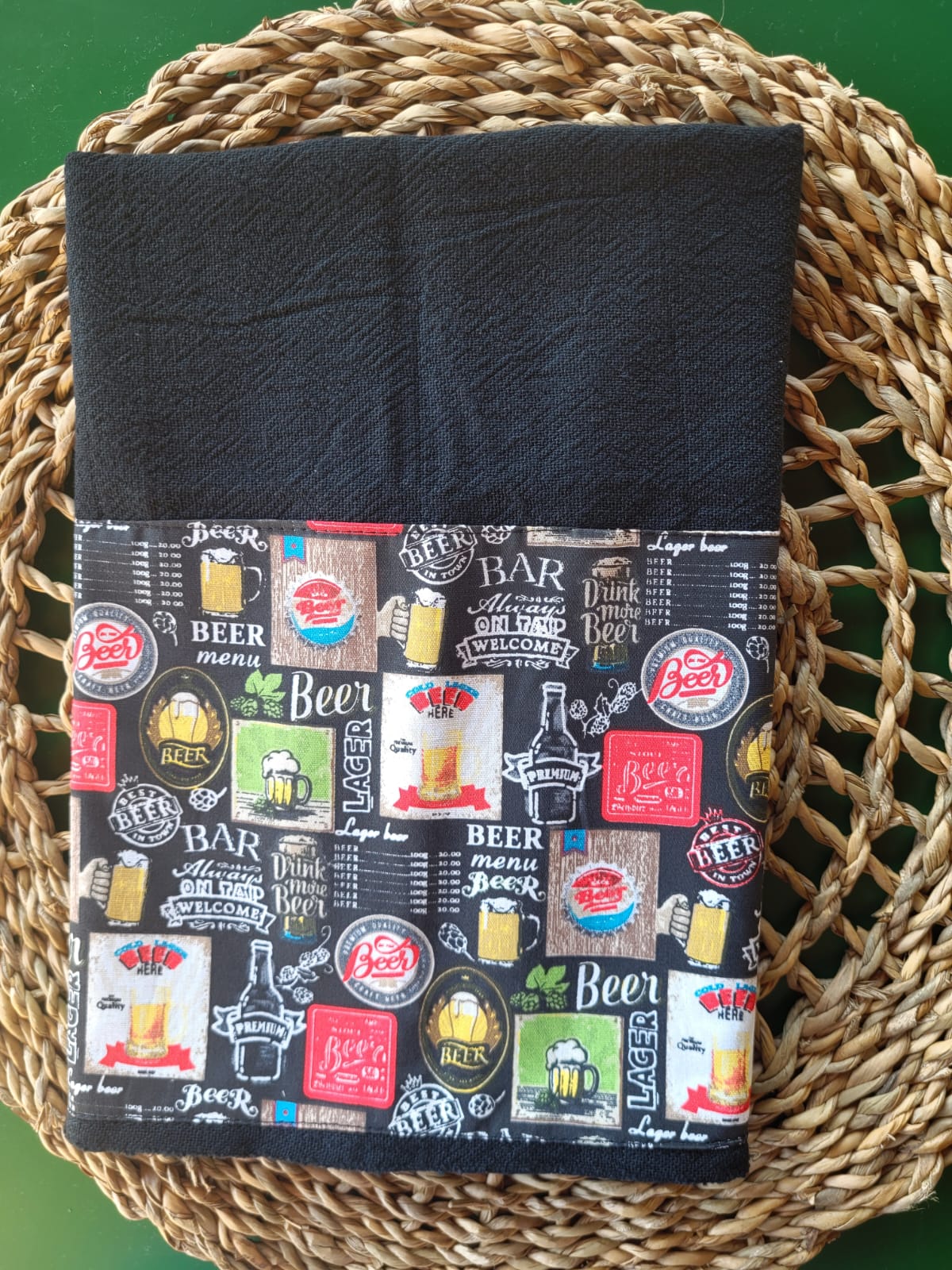 Pano de Prato Cozinha Elegante Algodão Preto com Barrado Tema Cervejas Variadas CozinhaElegante.com.br